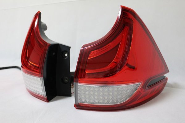 画像6: GB5/6 フリード フルLEDテール(ガソリン車テール外側のみ) ダイヤカットアクリル仕様 (6)