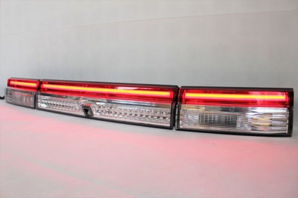 画像6: 新型デリカD5 リヤガーニッシュレンズ アクリル点灯加工 (6)