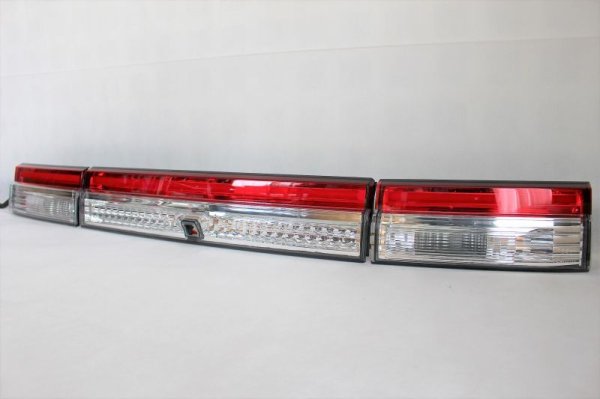 画像9: 新型デリカD5 リヤガーニッシュレンズ アクリル点灯加工 (9)