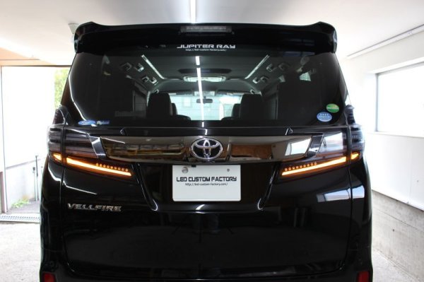 画像4: 30 ヴェルファイア 前期 純正加工 テールランプ LED Custom Factoryデモカー仕様 (4)