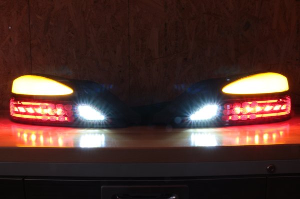 画像10: S15 シルビア フルLEDテール 立体アクリル加工(ロゴ入り) ウィンカー部面発光 パワーLED仕様 インナーブラック塗装 (10)