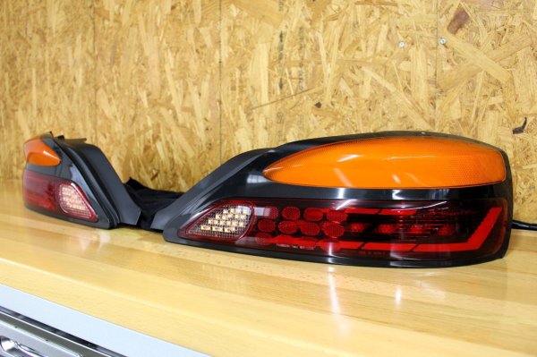 画像9: S15 シルビア フルLEDテール 立体アクリル加工(ロゴ入り) ウィンカー部面発光 パワーLED仕様 インナーブラック塗装 (9)