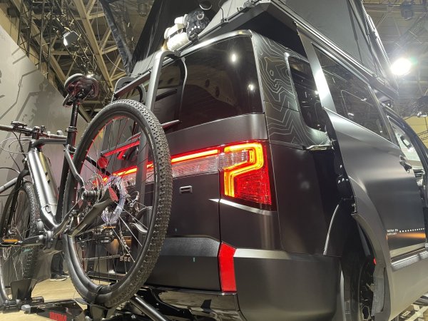 画像5: 新型デリカD5 リヤガーニッシュレンズ アクリル点灯加工 (5)