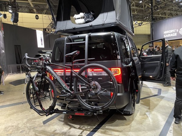 画像4: 新型デリカD5 リヤガーニッシュレンズ アクリル点灯加工 (4)