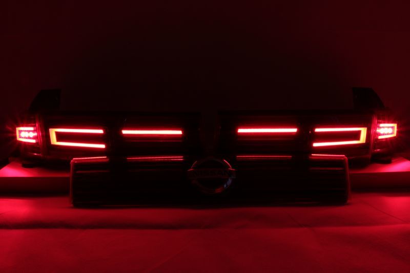 E52 エルグランド フルLEDアッパーテール 立体アクリル加工 ストップ追加（パワーLED） インナーブラック塗装