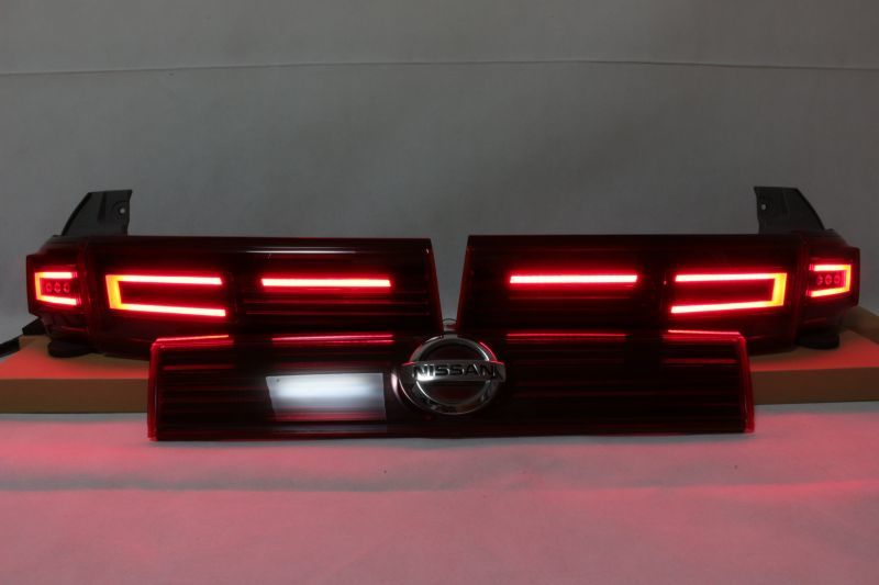 E52 エルグランド フルLEDアッパーテール 立体アクリル加工 ストップ追加（パワーLED） インナーブラック塗装